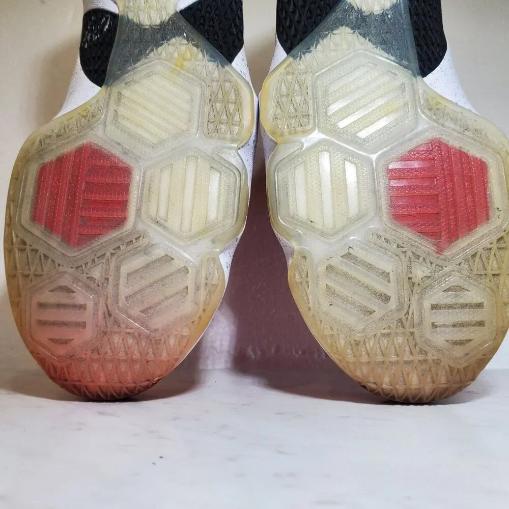 Nike LeBron XIII GS Athletic Shoes 6Y US Red Logo High Top Basketball Sneakers